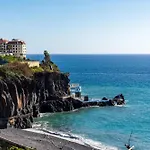 With Pool In - Acqua V Funchal (Madeira)